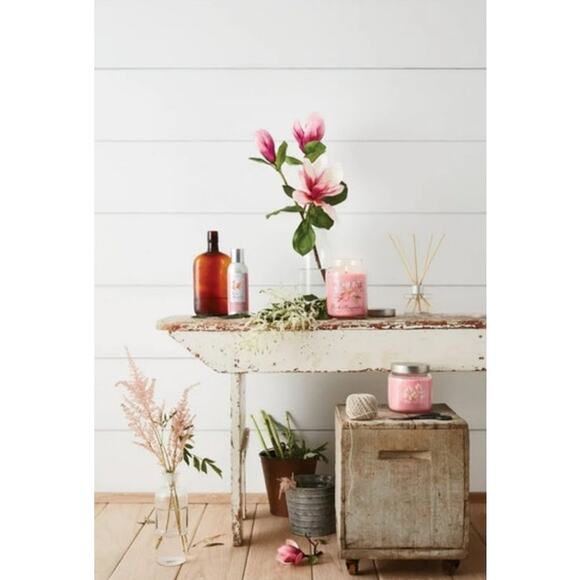 Tried & True Sugar Blossom Light Pink 15.5 oz. Soy Jar Candle NEW - Picture 8 of 8